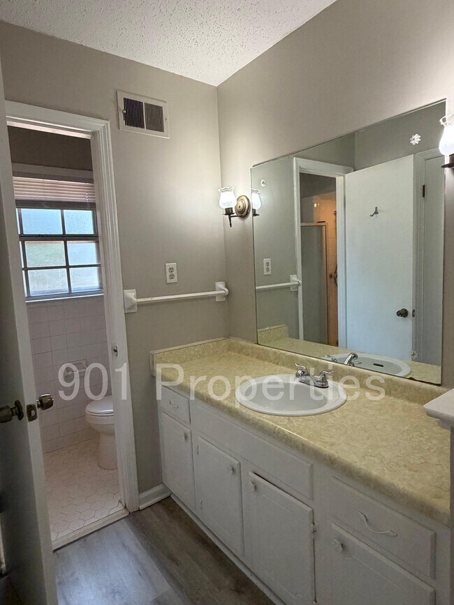 Building Photo - 5674 Montpelier Dr
