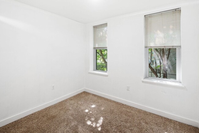 Building Photo - 3 Bedroom Rowhouse For Rent - New Bold