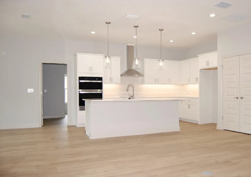 Building Photo - 377 Palm Dr