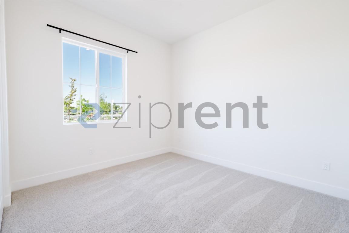 Building Photo - Unit