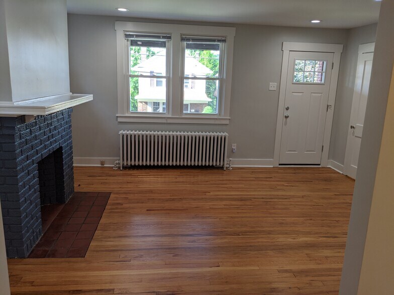 Building Photo - 1006 Flemington St