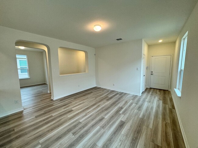 Building Photo - Modern & Brand New 3/2/2 Home in South San...