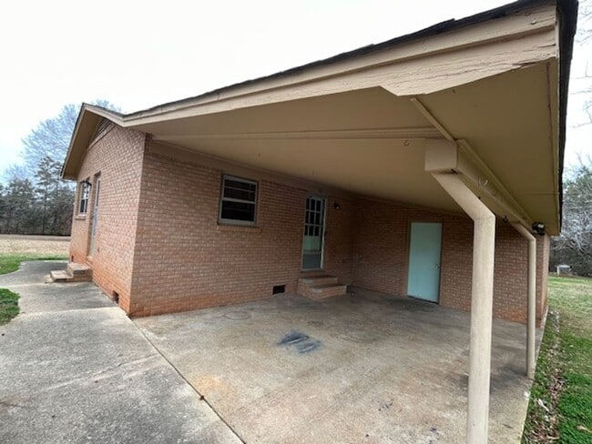 Building Photo - Just off Dave Lyle Blvd, close to shops and restaurants!