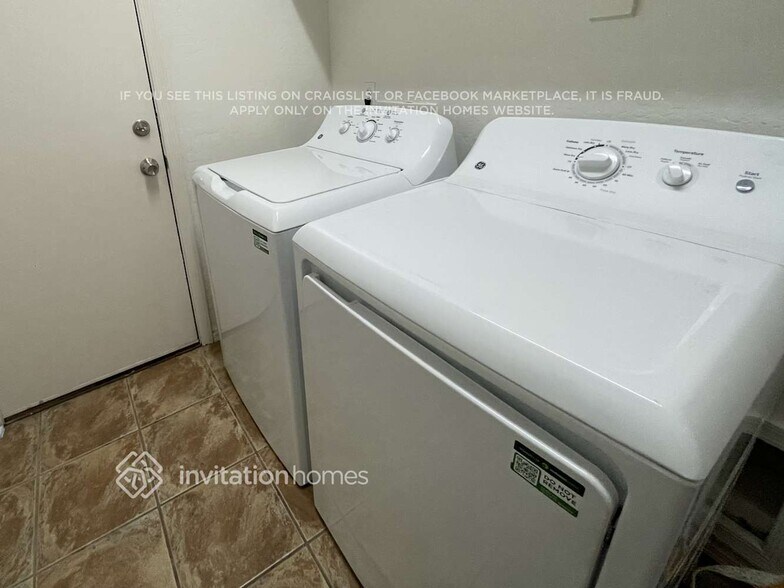 Building Photo - 5904 W Wood St