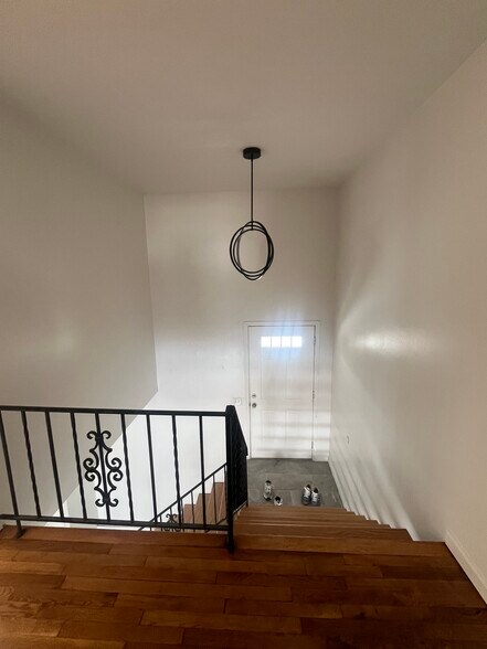 Building Photo - 14 Alpine Dr