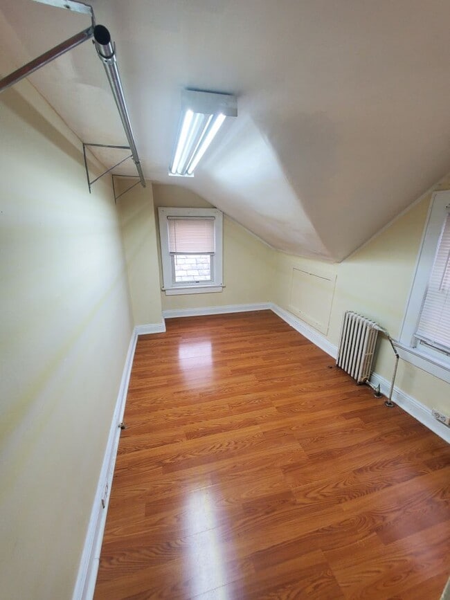 Building Photo - 38 Division St