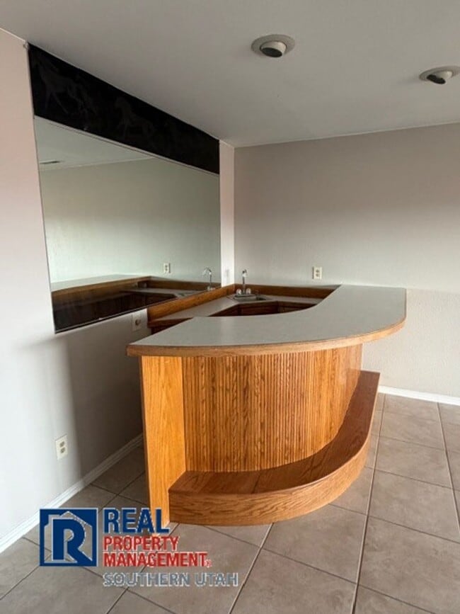 Building Photo - Garden South Condo with Views