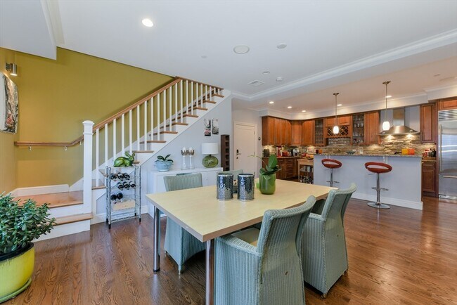 Building Photo - 350 W Broadway