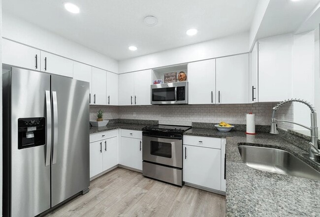 Building Photo - 181 SE Fallon Dr