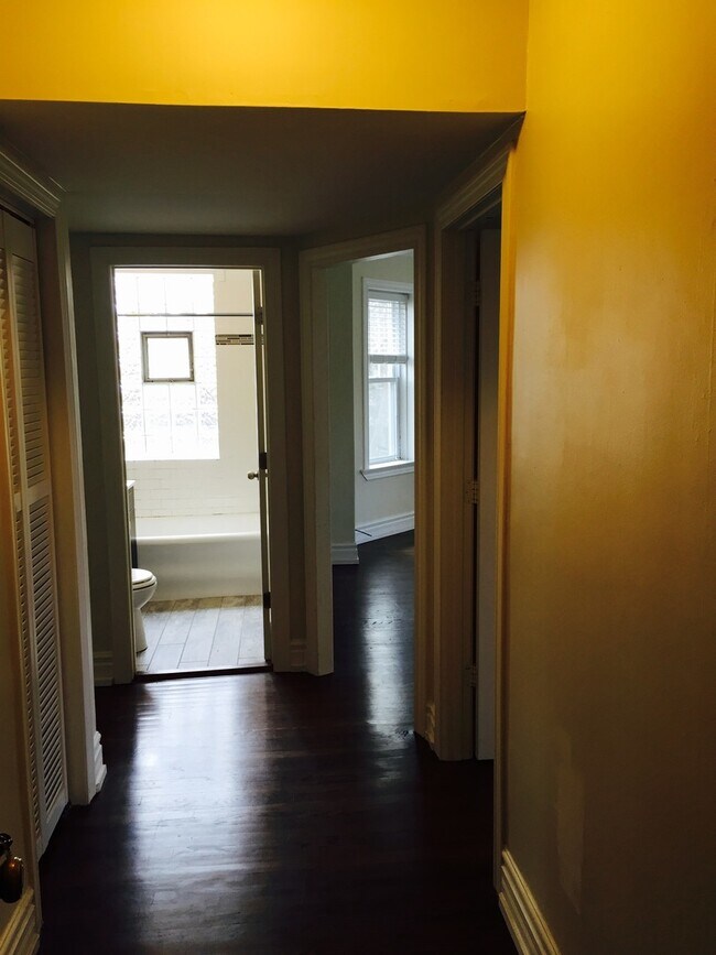 Building Photo - 3701 N Hoyne Ave