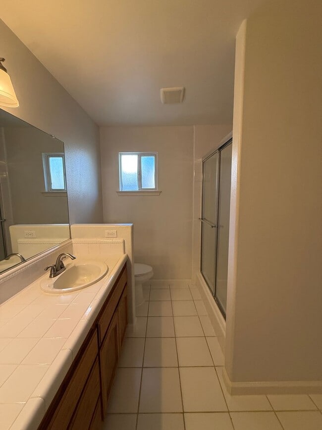 Building Photo - Rolling Hills Single Story Home Includes All Basic Utilities