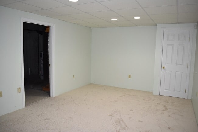 Building Photo - 51 Westview Rd