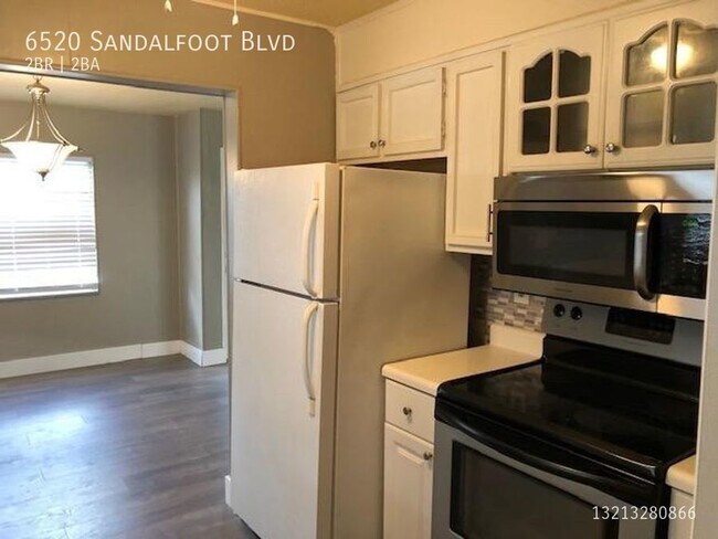 Building Photo - 6520 Sandalfoot Blvd