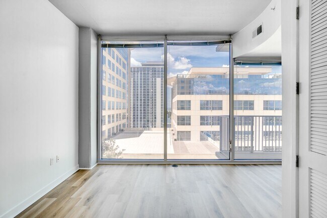 Building Photo - 155 S Court Ave