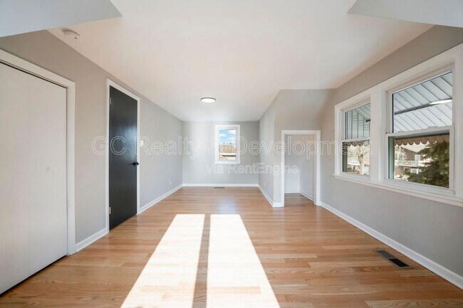 Building Photo - 3303 Division St