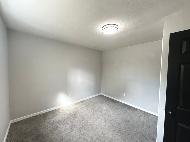 Building Photo - Updated 3 Bed, 1 Bath Home in Penn Hills - Quiet Street, Private Deck - Available Immediately!