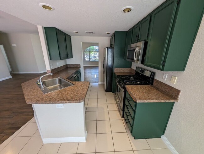 Building Photo - 731 Rising Star Dr