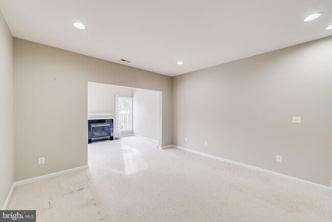 Building Photo - 22072 Avonworth Square