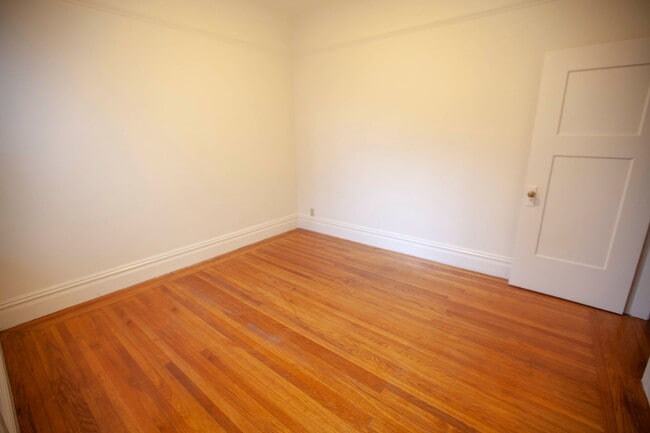 Building Photo - 128