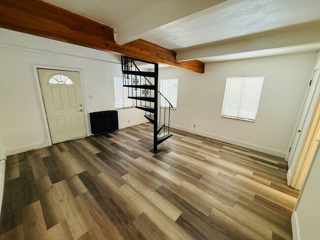 Building Photo - 1227 Sierra Blvd