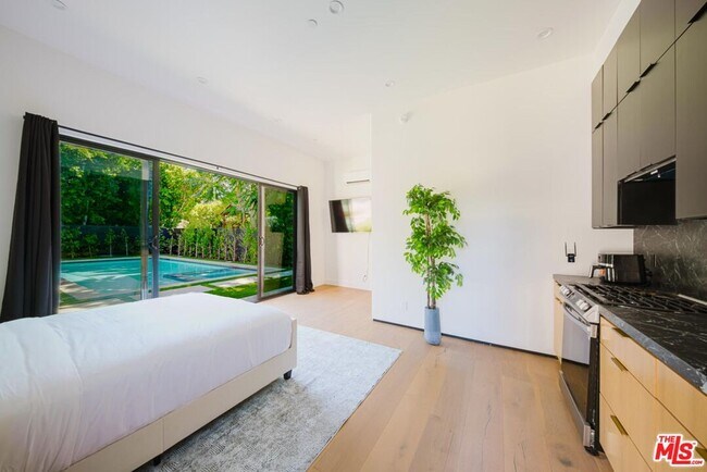 Building Photo - 5141 Varna Ave