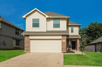 Building Photo - 8300 Runner Oak Ln