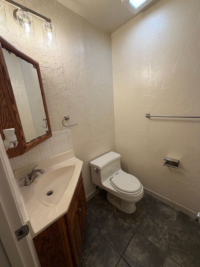 Building Photo - 5003 Hall Ave