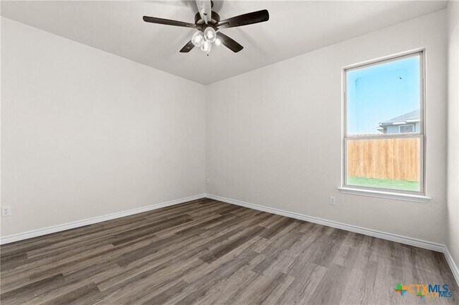 Building Photo - 122 Leon Ln