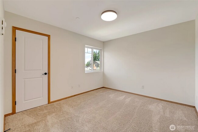 Building Photo - Beautifully Updated 3-Bedroom Townhome with Garage in Prime Lynnwood Location