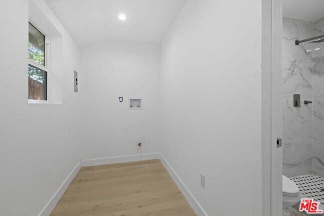 Building Photo - 934 S Mott St