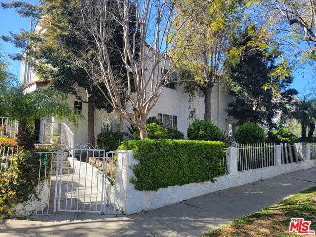 Building Photo - 1037 S Longwood Ave