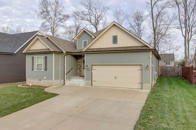 Building Photo - Sharp 3bed 2 ba.  upgrades throughout.