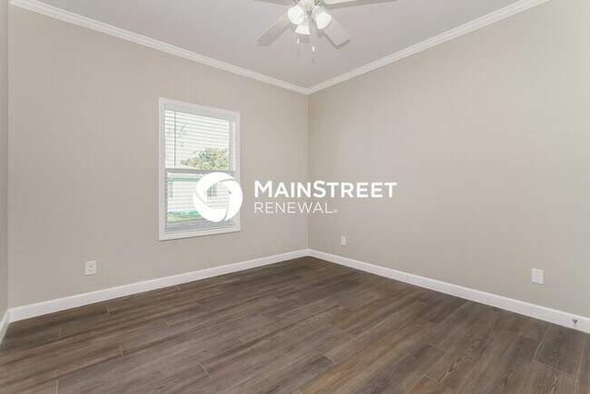 Building Photo - 3 Bedroom Pet-Friendly Home in St Petersbu...