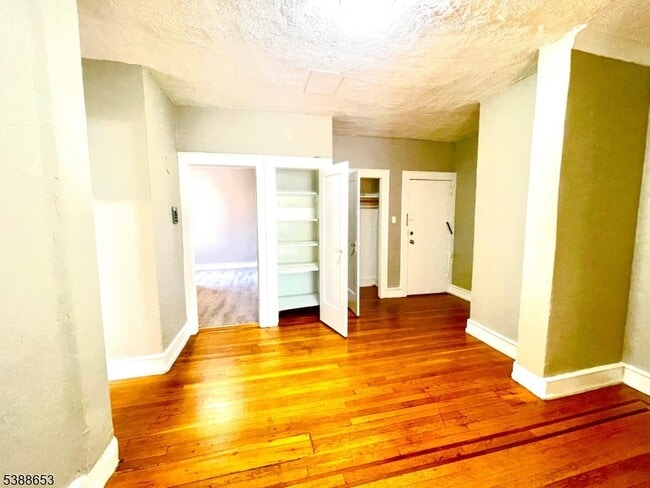 Building Photo - 17 Elwood Pl