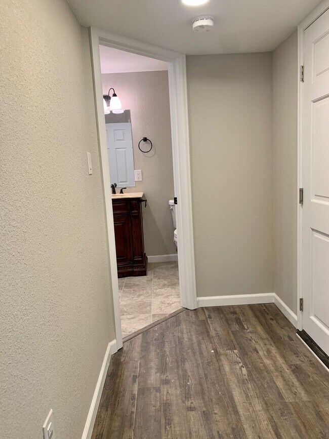 Building Photo - *STUNNING* 3 BEDROOM IN STETSON HILLS