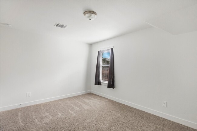 Building Photo - 423 Black Walnut Dr