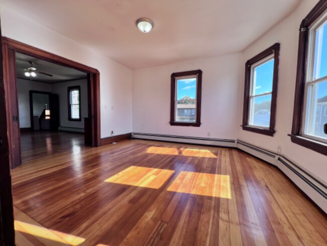 Building Photo - 32 Alpine Ave