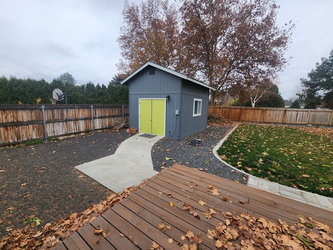 Building Photo - Freshly Updated 1-Story Home for Rent in W...