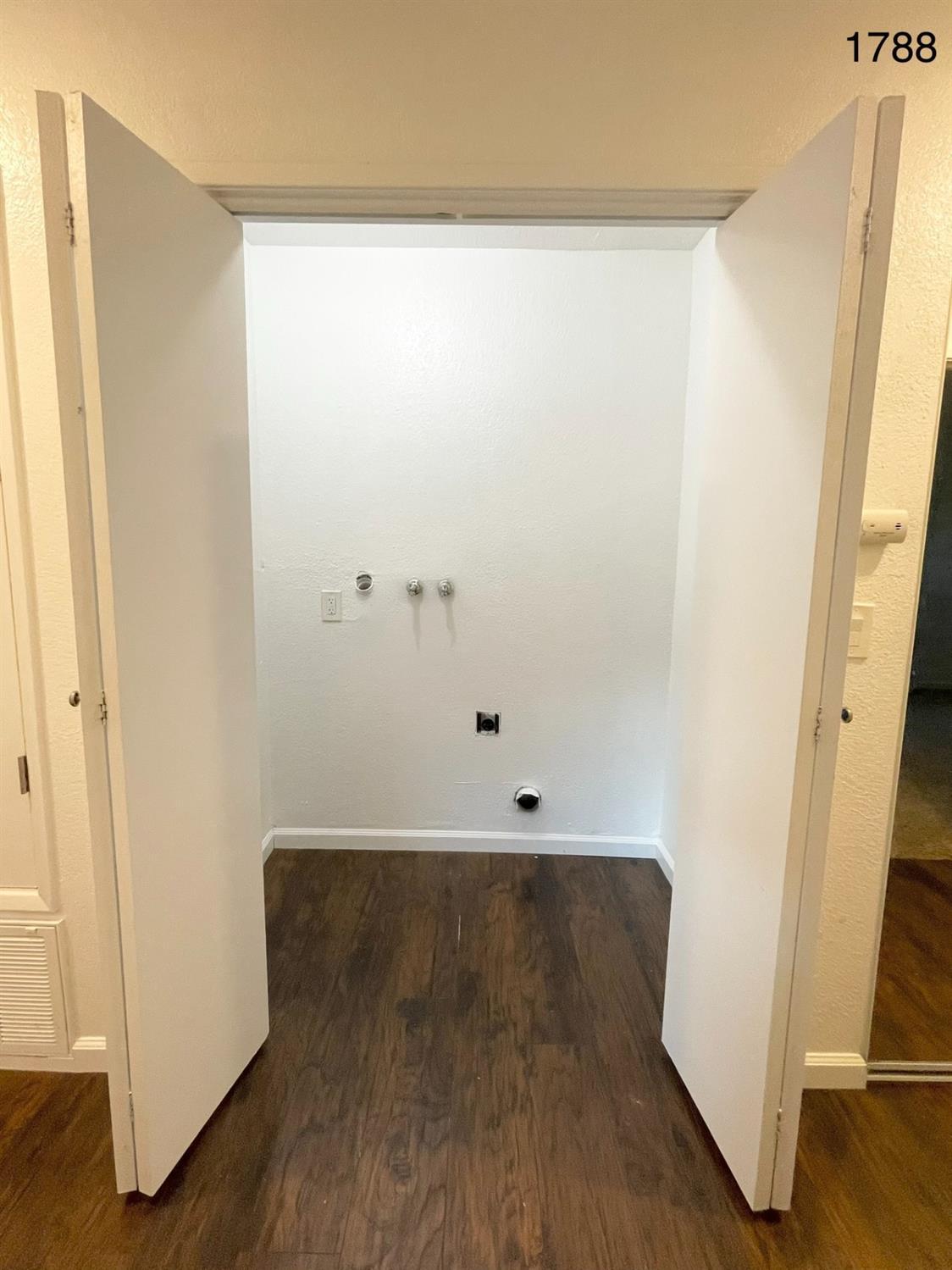 Building Photo - 1788 Long Barn Way