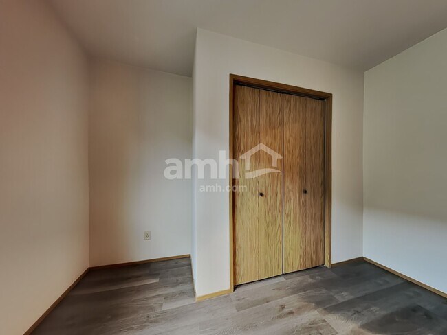 Building Photo - 2078 SE 8th Dr