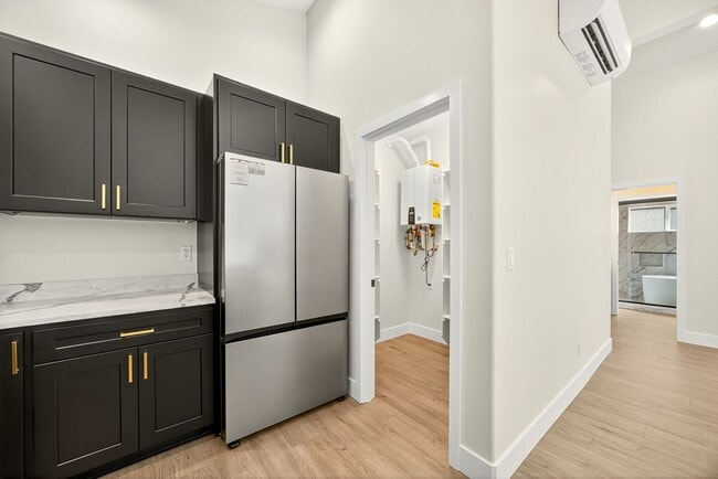 Building Photo - Newly Built Ashland Gem with Fireplace & S...