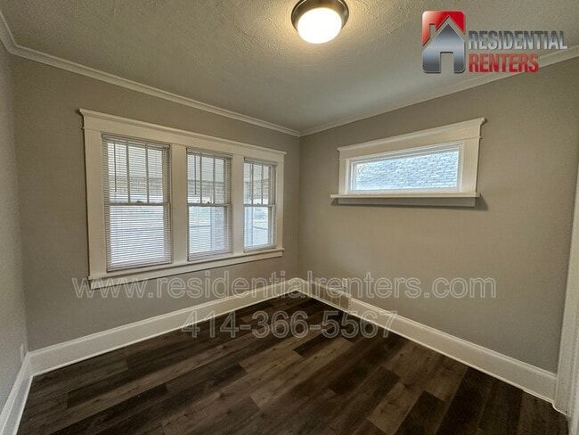 Building Photo - 4220 W Hampton Ave