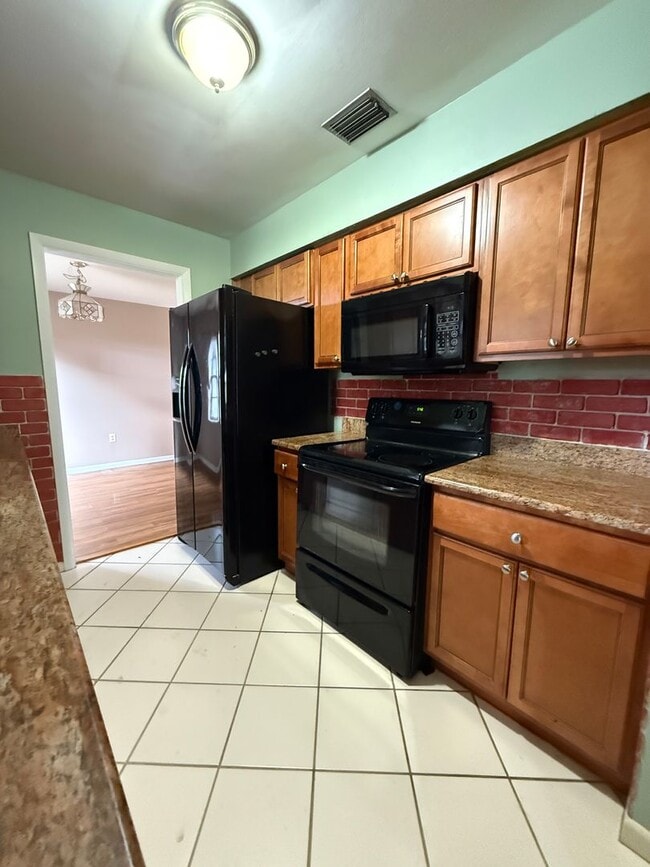 Building Photo - Englewood Park 3 bedroom, 2 bath available...