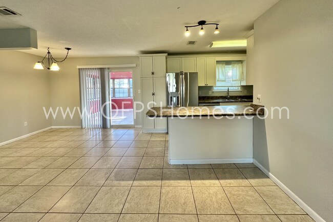 Building Photo - Move-in Special w/ Signed Lease by April 15