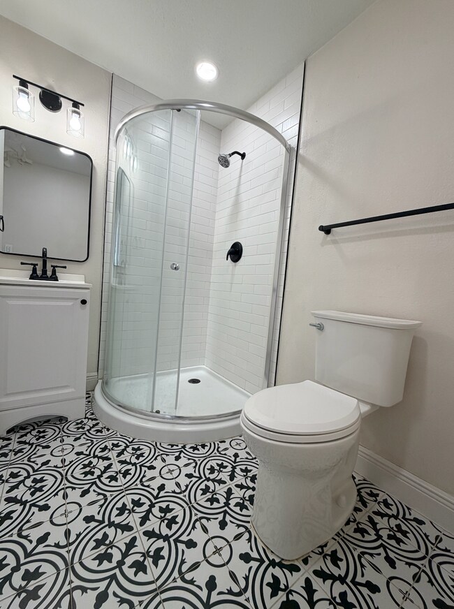 Building Photo - Midtown Studio