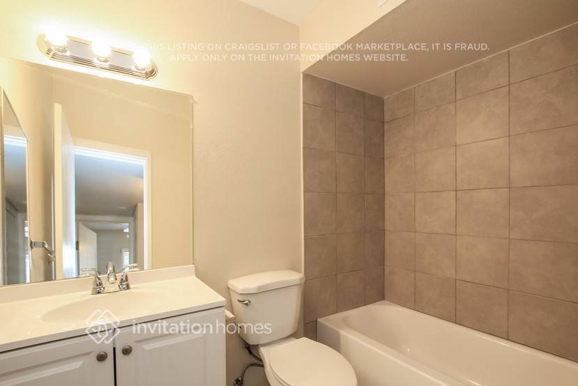 Building Photo - 11814 N 30th Dr