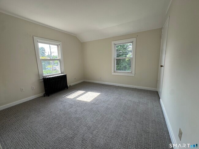 Building Photo - 94 Garden Dr