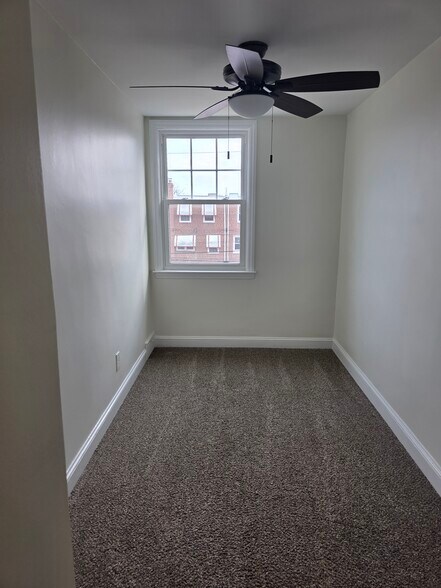 Building Photo - 922 Poplar Ave