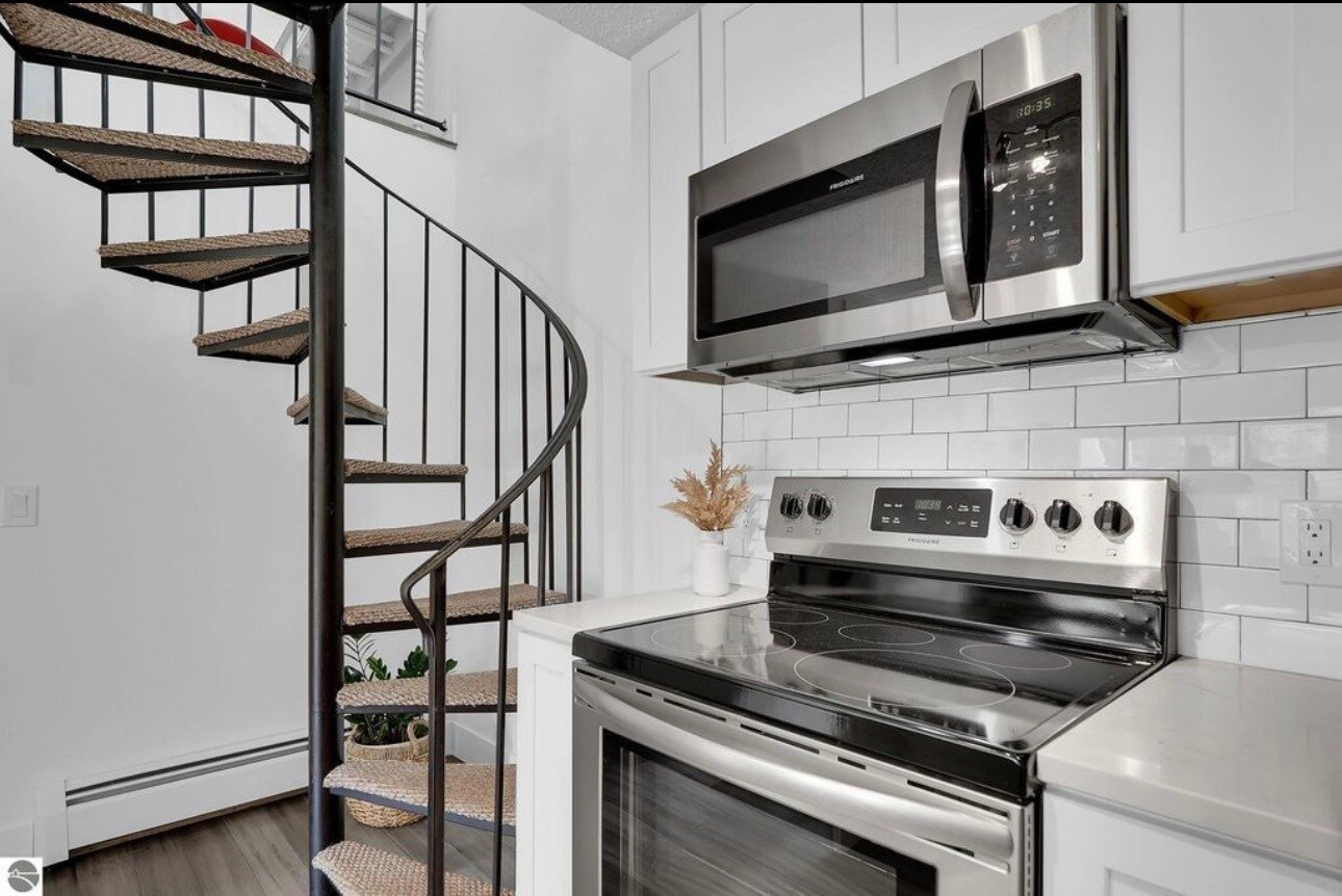 Building Photo - 4275 Mitchell Creek Dr