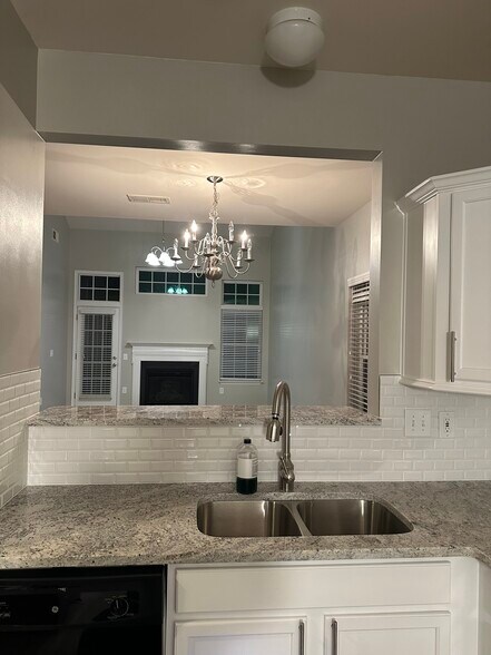 Building Photo - 415 Cedar Pines Dr